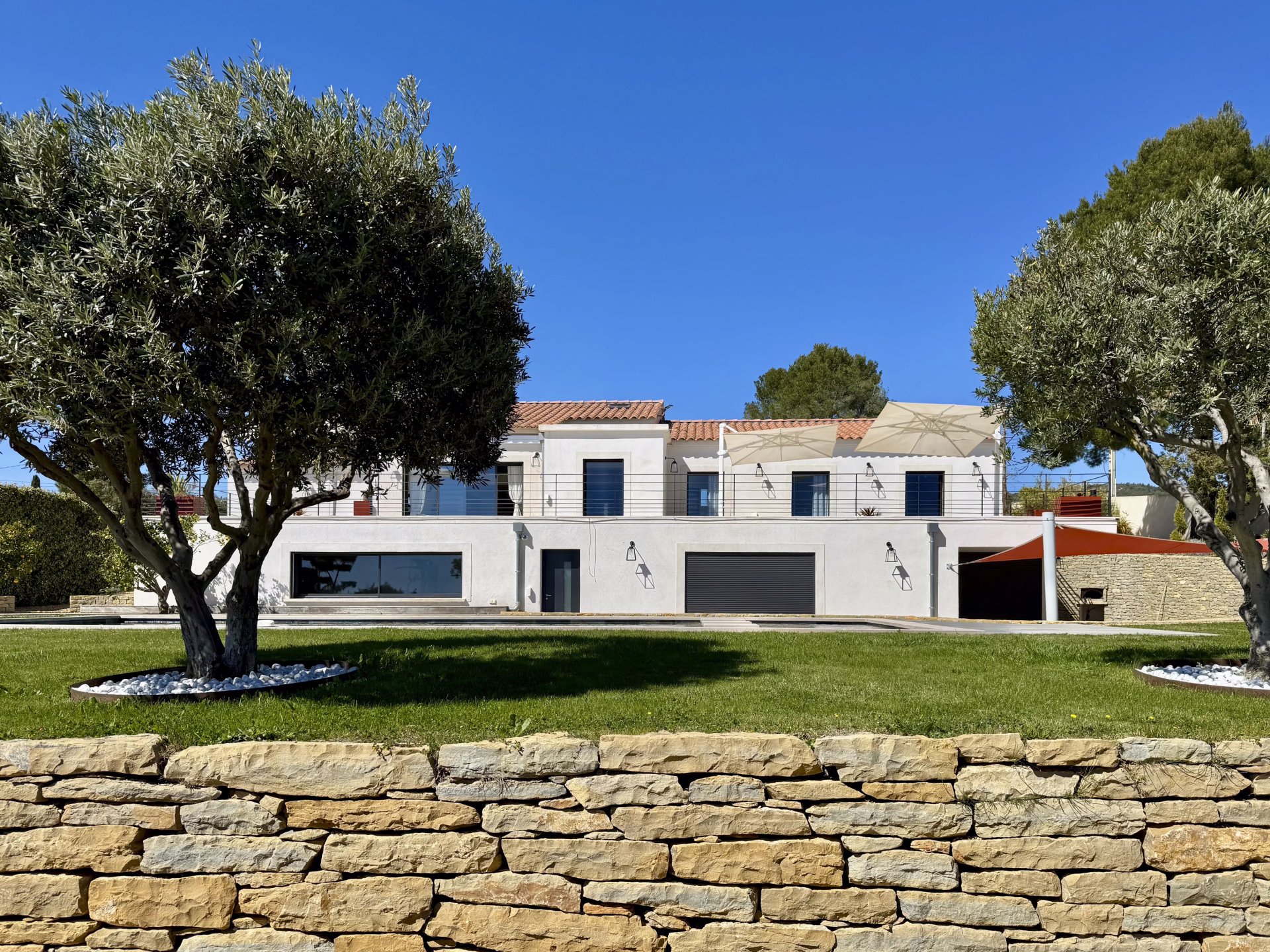 16000922-86796600-10