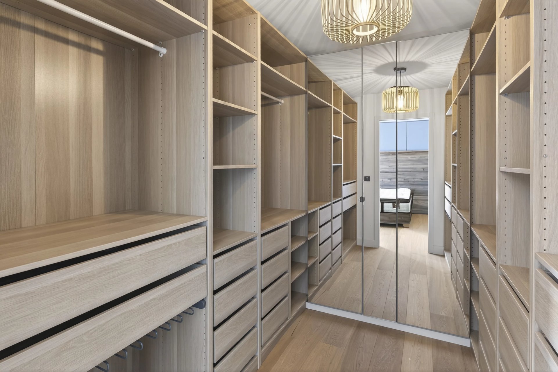 16000922-86796600-11