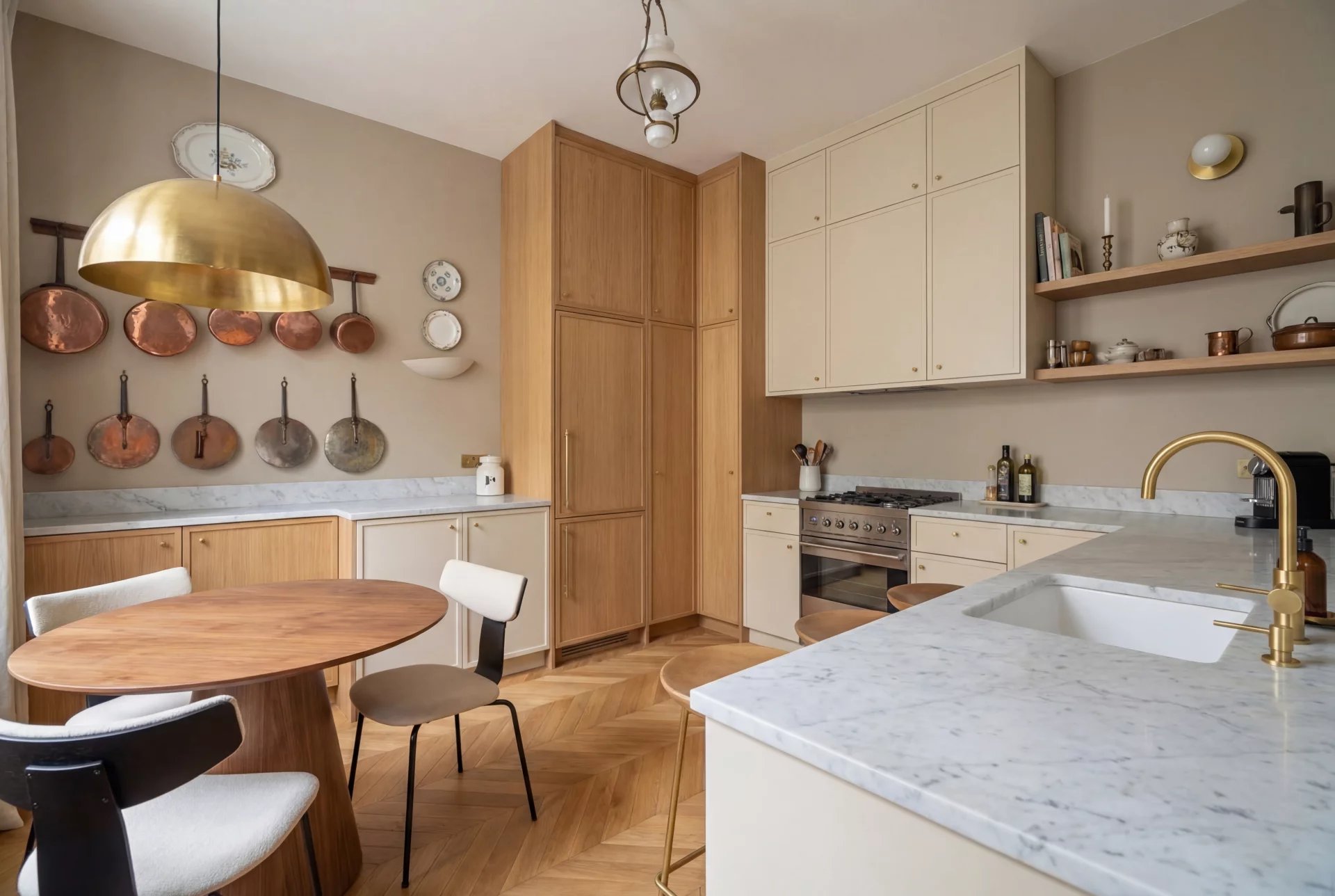 16005308-85957406-10