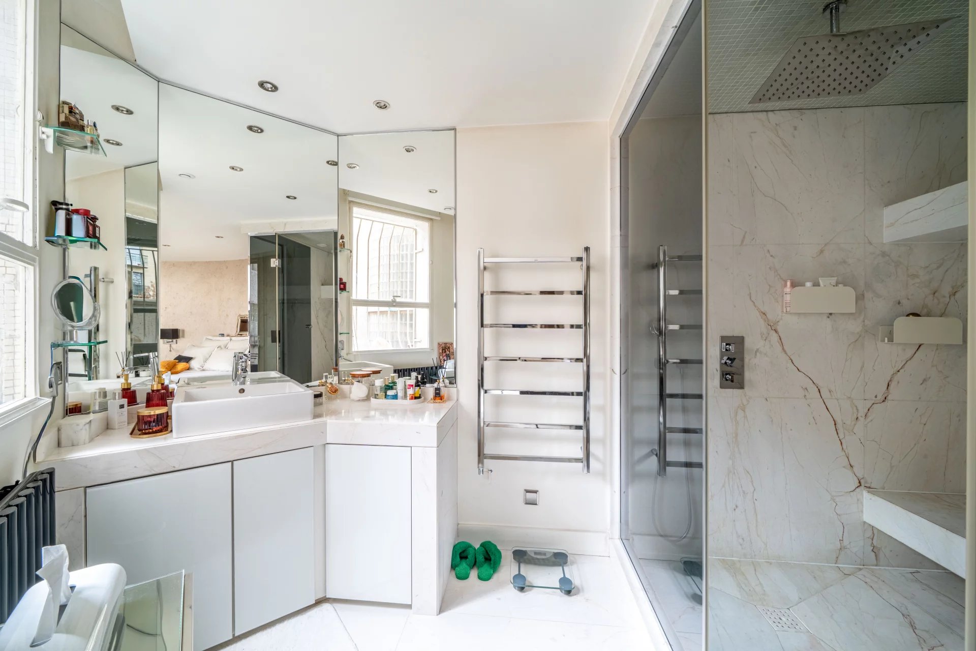 16005309-86443191-11