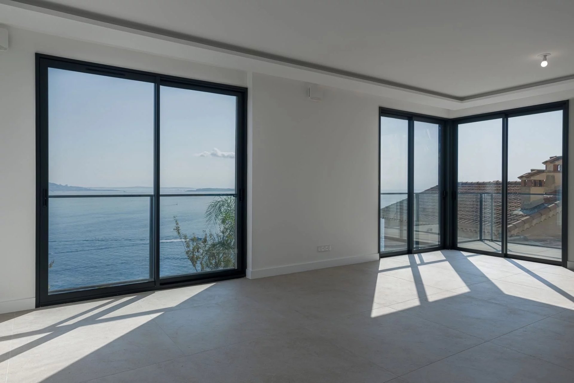 16132982-86829675-10