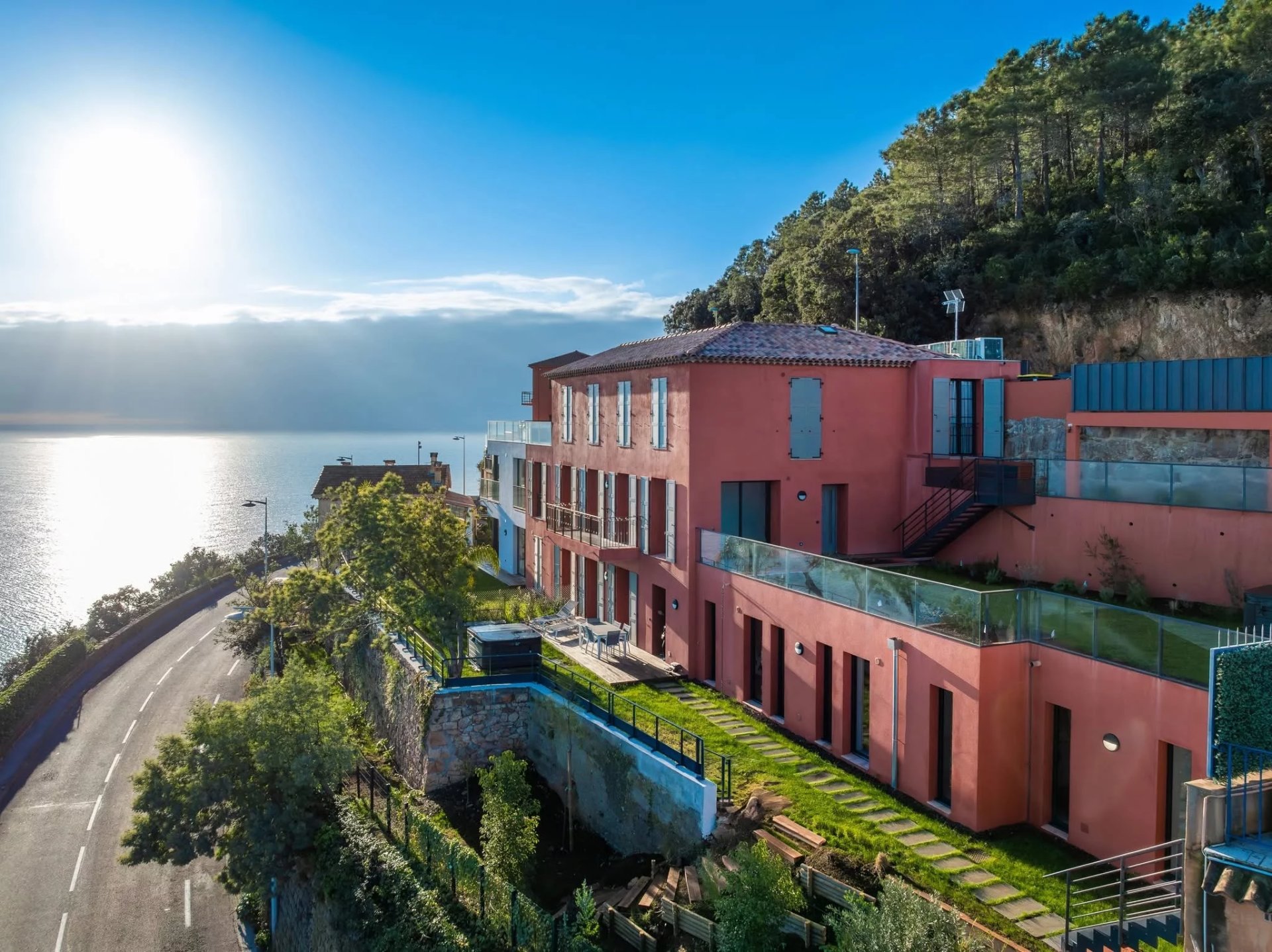 16132982-86829675-11