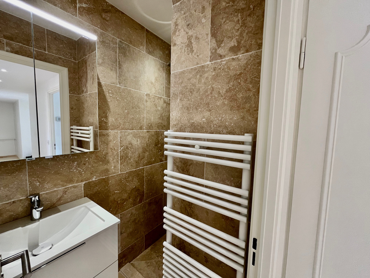 6803973-VAP10000958-11