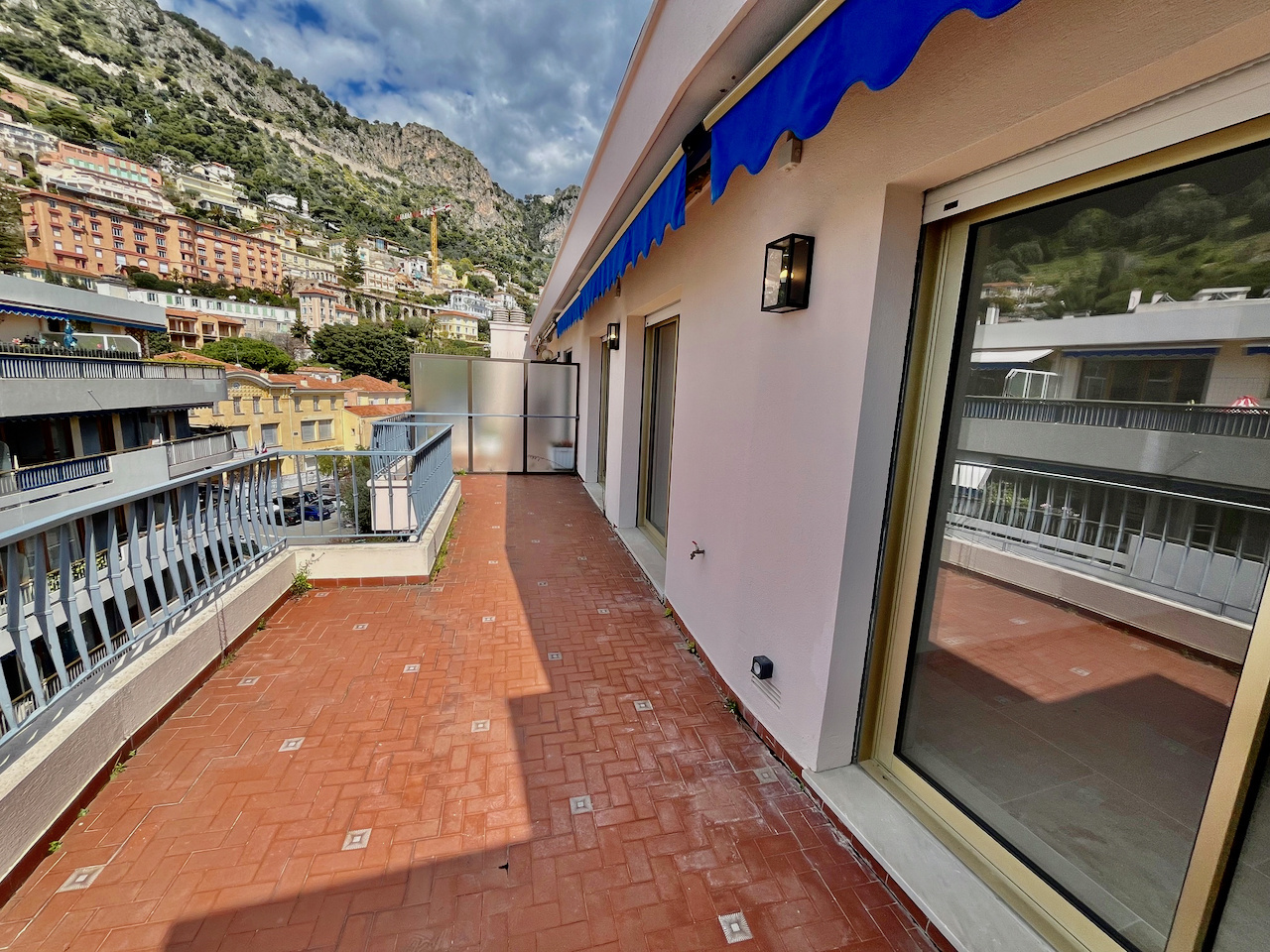 6803973-VAP10000958-4