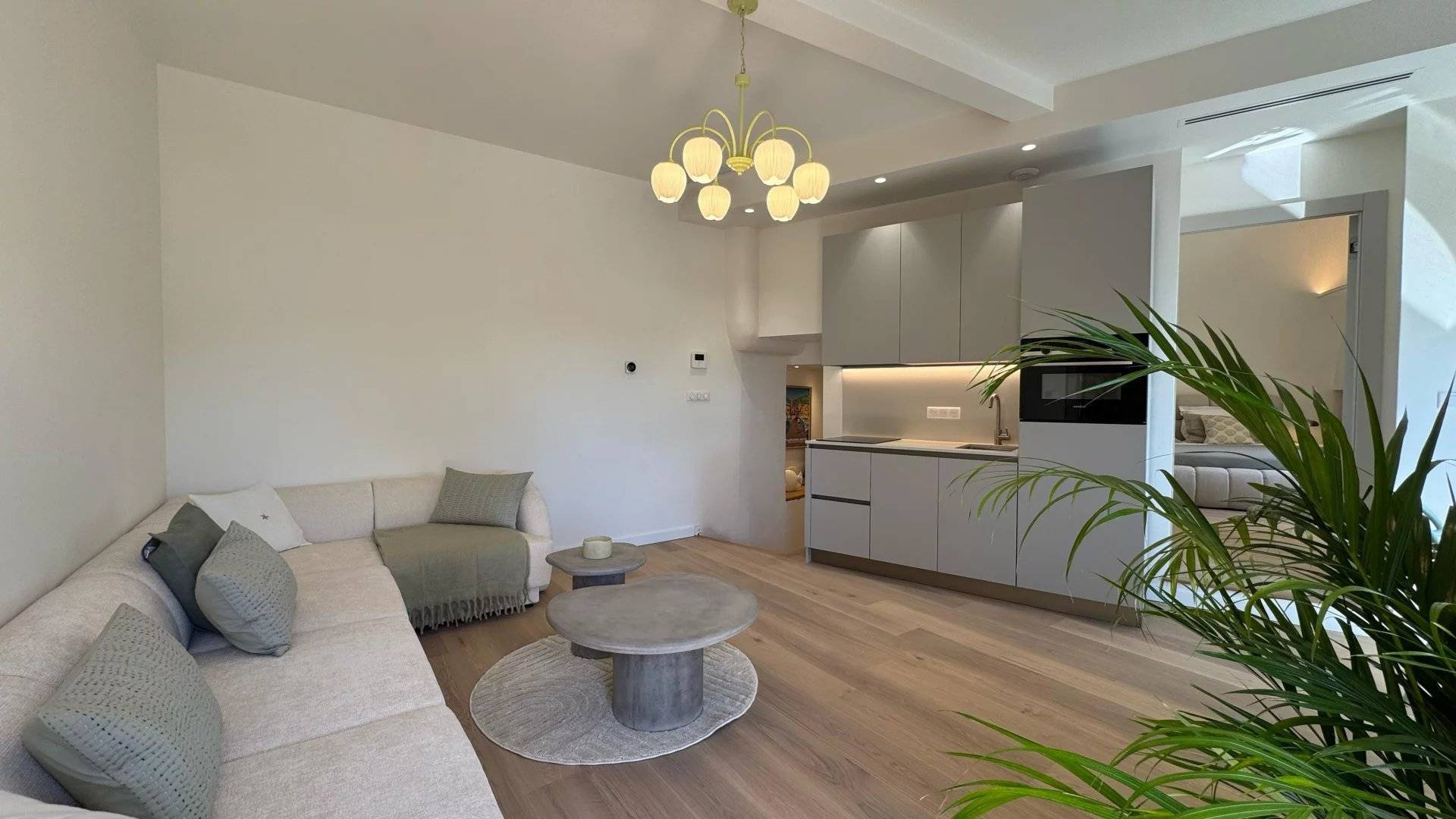 6803973-VAP10001043-10