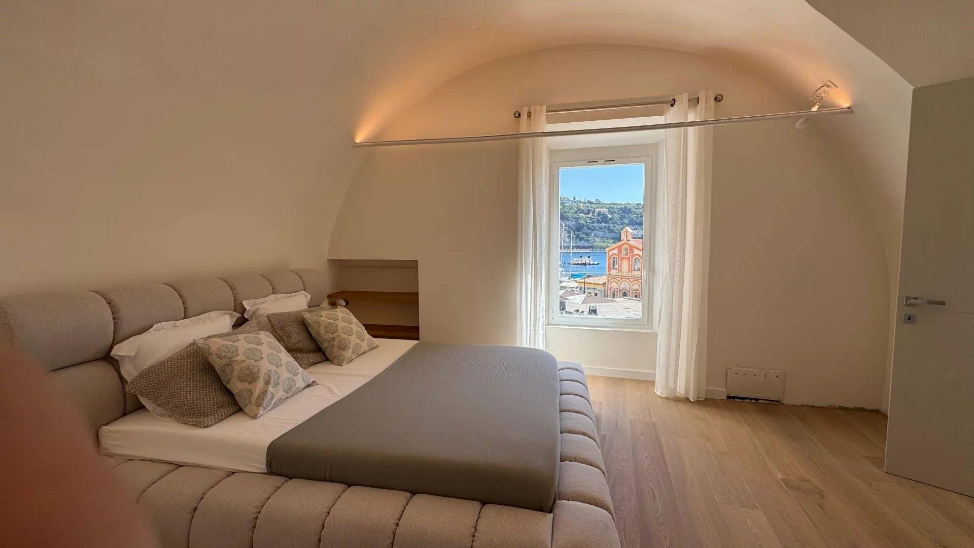 6803973-VAP10001043-4