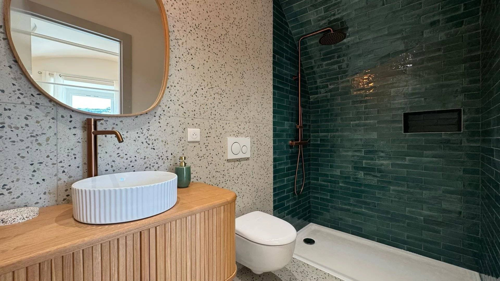 6803973-VAP10001043-5