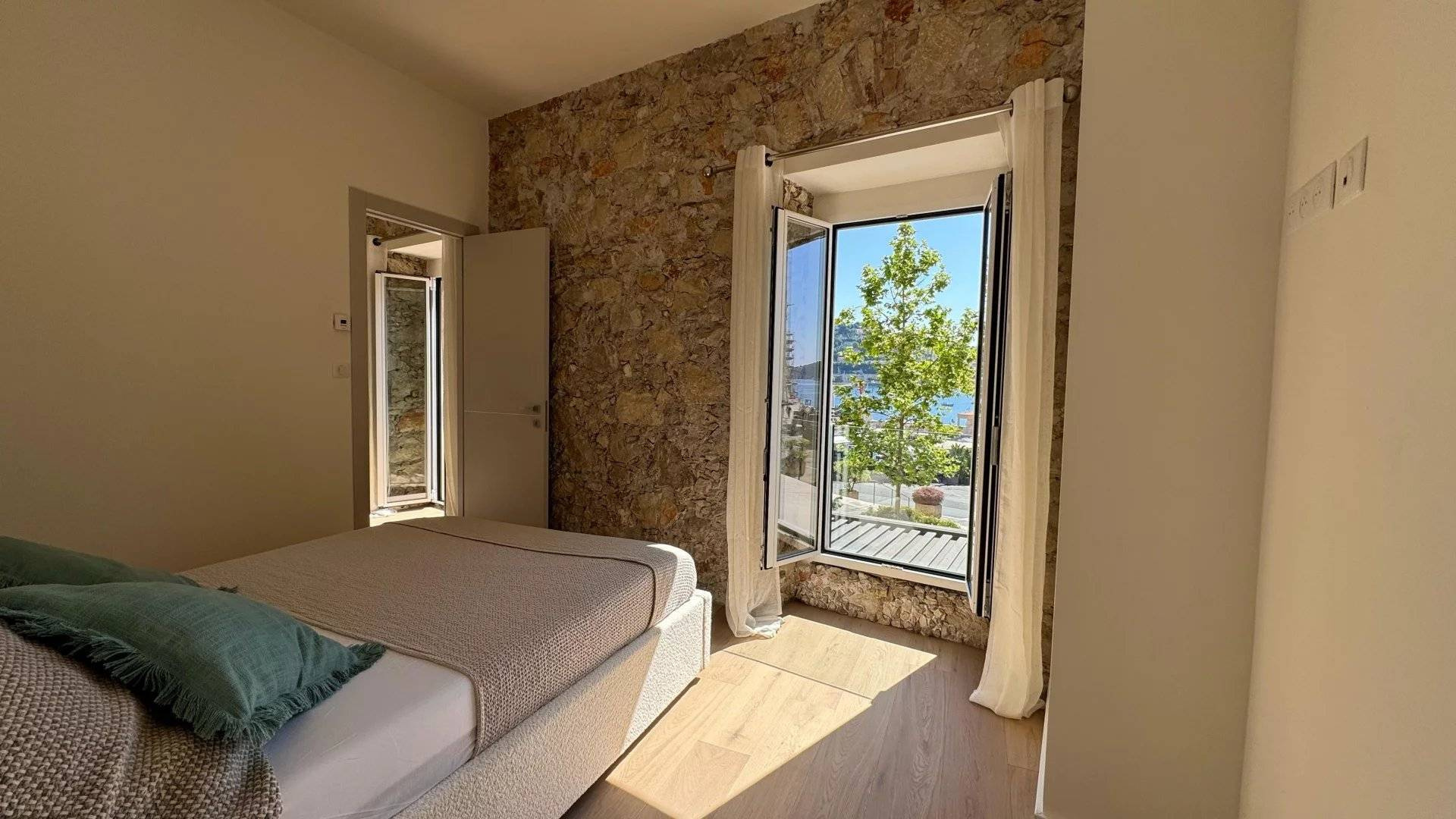 6803973-VAP10001043-6