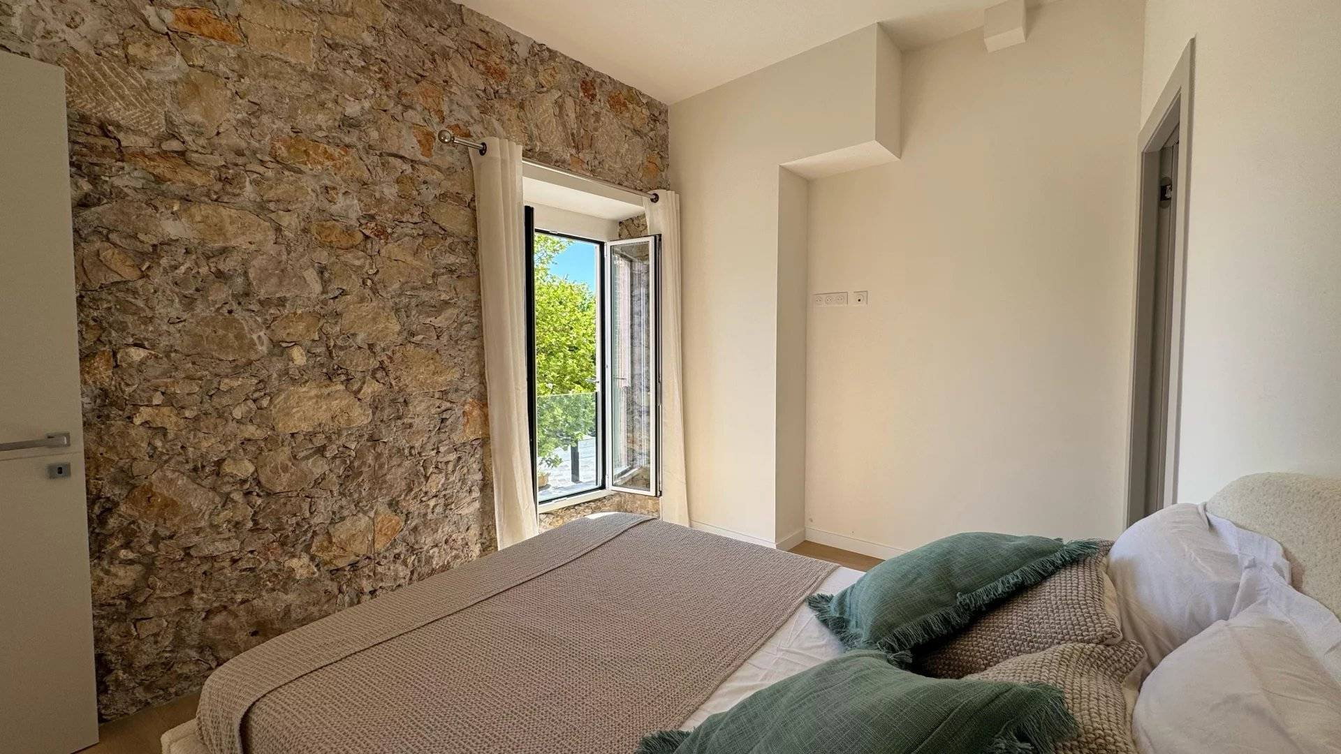 6803973-VAP10001043-7