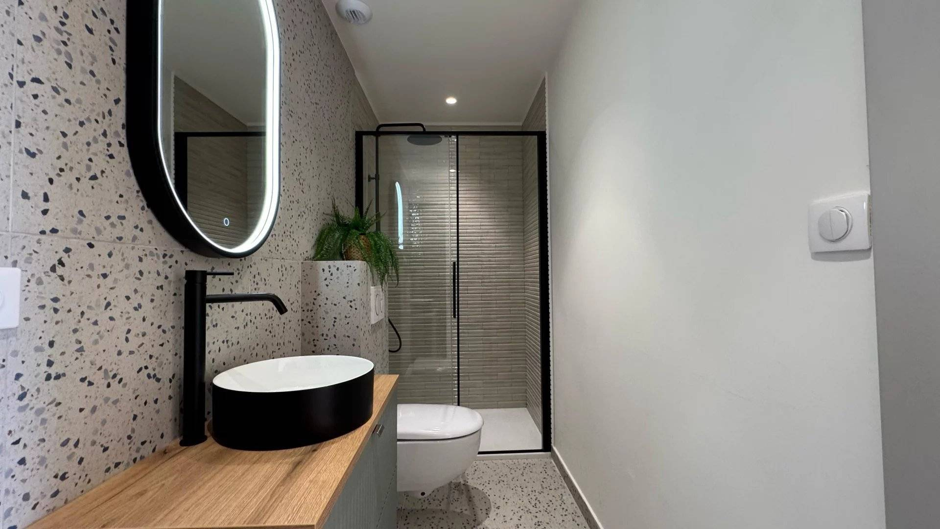 6803973-VAP10001043-8