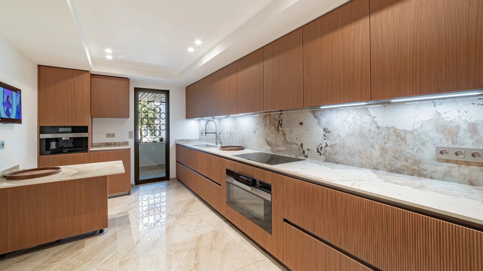 9764-86843798-9