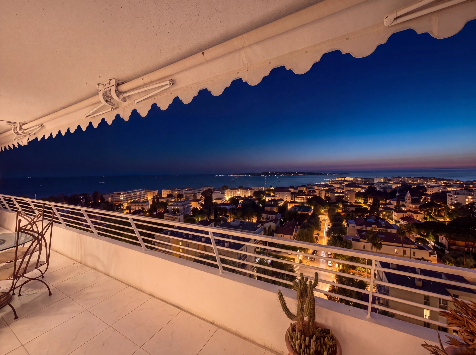 16152663-87217984-7